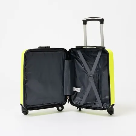 - Чемодан на 4-х колесах (желтый)